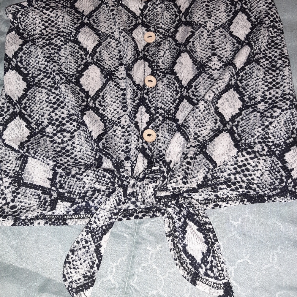 Snake skin crop top with knots size small new w tags